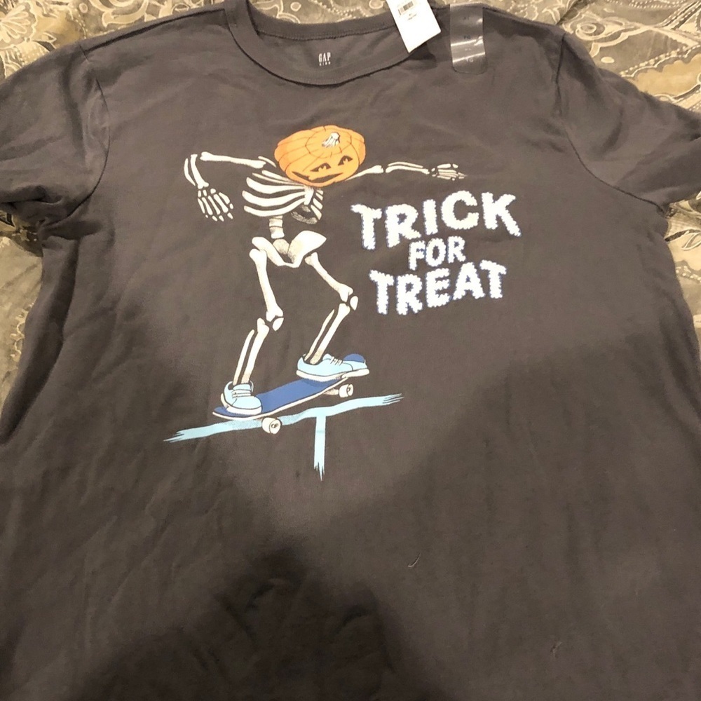 Halloween 🎃 short sleeve trick for treat skateboard 🛹 gap t shirt NWT XL